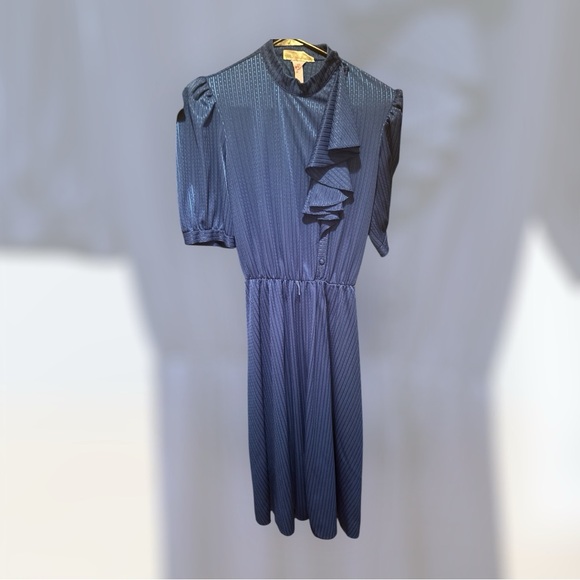 Dresses & Skirts - Vintage Elegant Blue Ruffled Dress